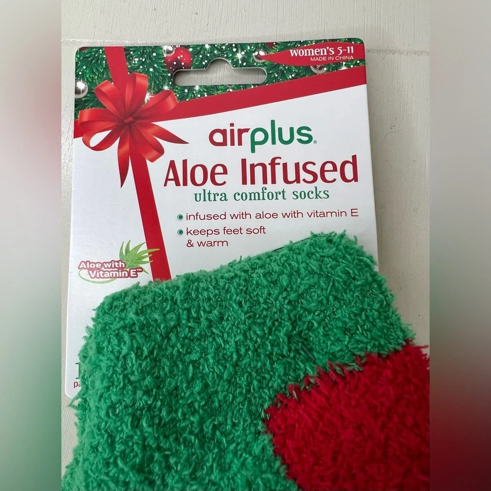 Brand New-Airplus Aloe Infused Gingerbread Man Socks